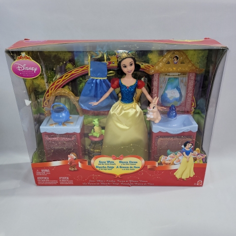 Snow White Kitchen 2008 Doll Playset by Mattel UNOPENED