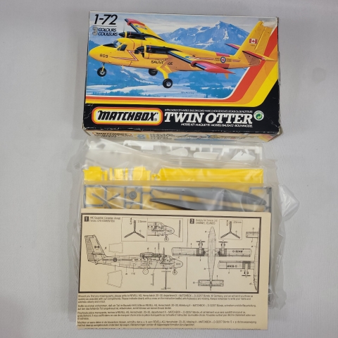Twin Otter Vintage 1989 Plane 1-72 Model Kit by Matchbox